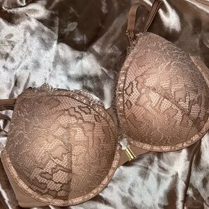 Soma Lace Underwire Bra in Tan